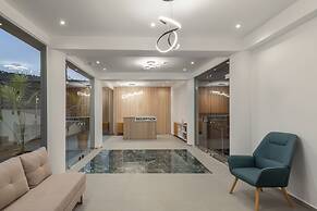 Golden Bee Lifestyle