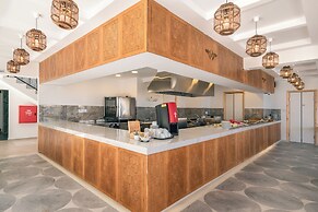 Golden Bee Lifestyle