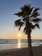 Townhouse With Pool 5 Minute Walk to Beach