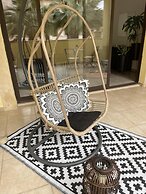 Townhouse With Pool 5 Minute Walk to Beach