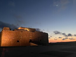 Townhouse With Pool 5 Minute Walk to Beach