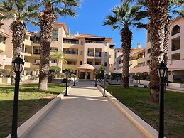 Townhouse With Pool 5 Minute Walk to Beach