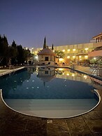 Townhouse With Pool 5 Minute Walk to Beach