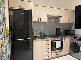 Townhouse With Pool 5 Minute Walk to Beach