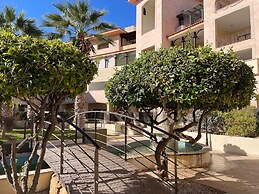 Townhouse With Pool 5 Minute Walk to Beach