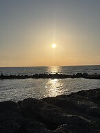 Townhouse With Pool 5 Minute Walk to Beach