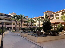 Townhouse With Pool 5 Minute Walk to Beach