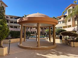 Townhouse With Pool 5 Minute Walk to Beach