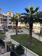 Townhouse With Pool 5 Minute Walk to Beach