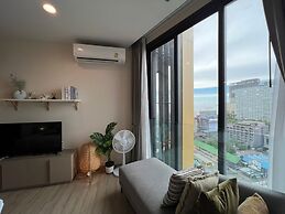 Edge Central Pattaya by Mickey