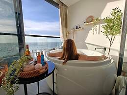 Edge Central Pattaya by Mickey