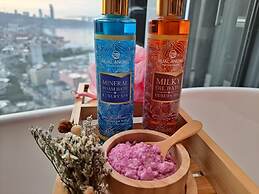 Edge Central Pattaya by Mickey