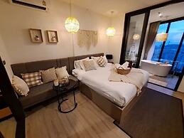 Edge Central Pattaya by Mickey