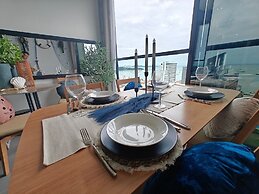 Edge Central Pattaya by Mickey