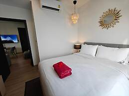 Edge Central Pattaya by Mickey