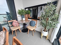 Edge Central Pattaya by Mickey