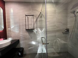 Edge Central Pattaya by Mickey