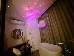 Edge Central Pattaya by Mickey