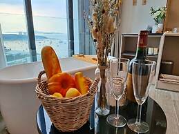 Edge Central Pattaya by Mickey