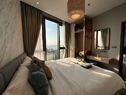 Edge Central Pattaya by Mickey