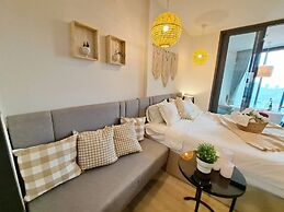 Edge Central Pattaya by Mickey