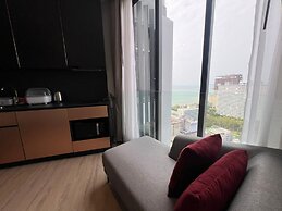 Edge Central Pattaya by Mickey