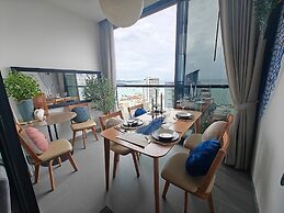 Edge Central Pattaya by Mickey