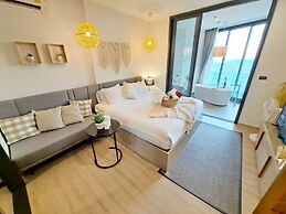 Edge Central Pattaya by Mickey