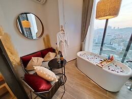 Edge Central Pattaya by Mickey