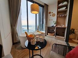 Edge Central Pattaya by Mickey