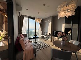 Edge Central Pattaya by Mickey