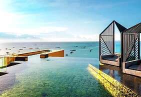 Edge Central Pattaya by Mickey