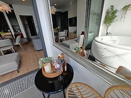 Edge Central Pattaya by Mickey