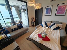 Edge Central Pattaya by Mickey