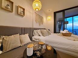 Edge Central Pattaya by Mickey