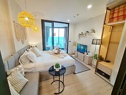 Edge Central Pattaya by Mickey