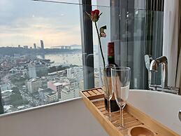 Edge Central Pattaya by Mickey