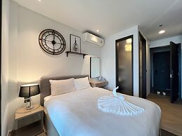 Edge Central Pattaya by Mickey