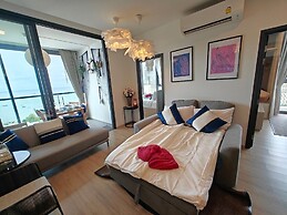 Edge Central Pattaya by Mickey