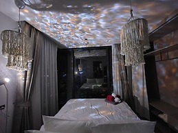 Edge Central Pattaya by Mickey