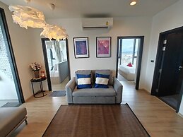 Edge Central Pattaya by Mickey