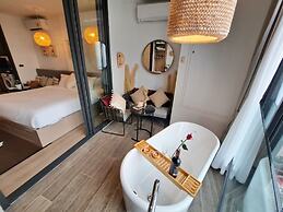 Edge Central Pattaya by Mickey