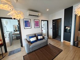 Edge Central Pattaya by Mickey