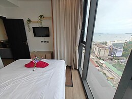 Edge Central Pattaya by Mickey