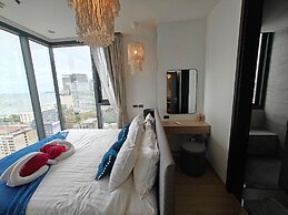 Edge Central Pattaya by Mickey