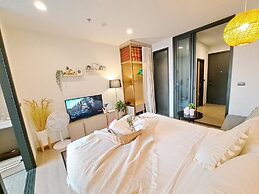 Edge Central Pattaya by Mickey