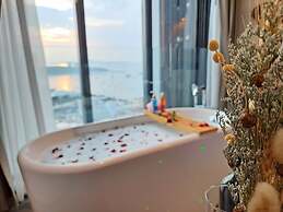 Edge Central Pattaya by Mickey