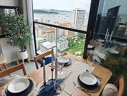 Edge Central Pattaya by Mickey