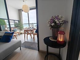 Edge Central Pattaya by Mickey