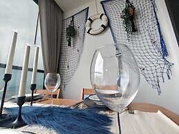 Edge Central Pattaya by Mickey